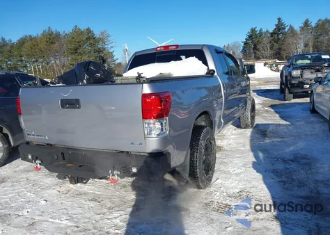 2010 Toyota Tundra Grade 5.7L V8 z USA, uszkodzony, nr VIN 5TFUY5F11AX147248